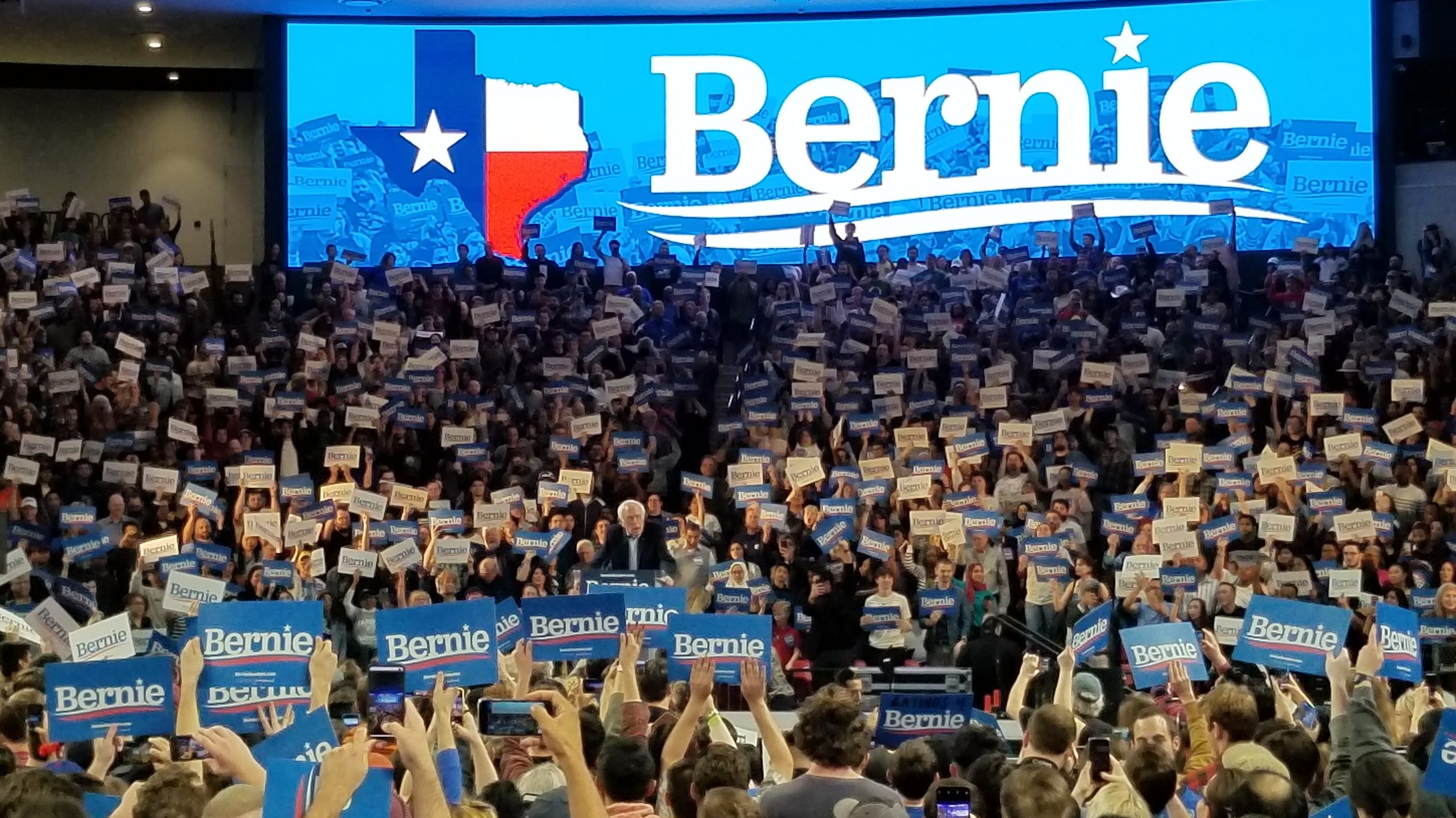 Thousands pack Sanders rally in Houston